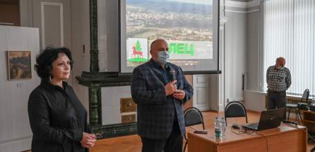 Команда «Ре-школы» презентовала концепцию сохранения исторического наследия и современного развития Ельца