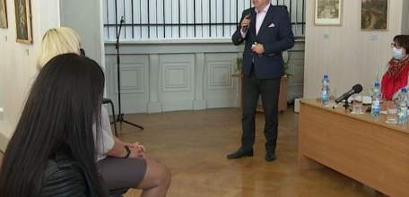 Детский омбудсмен встретился в Ельце с родителями школьников