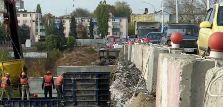 Последние новости реконструкции автомобильного моста через р. Б.Сосна – в рубрике «Стройсторис»