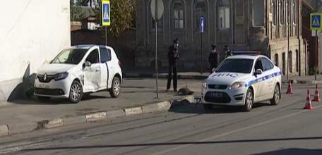 Не уступила дорогу: на перекрёстке ул. Пушкина и ул. Карла Маркса столкнулись два автомобиля