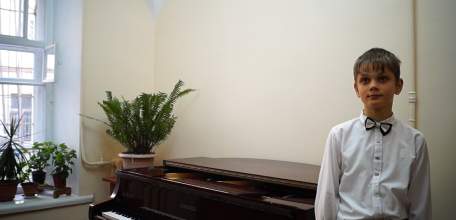 Воспитанник ДШИ №1 ш. Ельца стал лауреатом I степени областного конкурса юных вокалистов «Хрустальная нота»