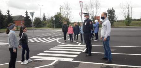 В муниципальных районах Липецкой области автоинспекторы проводят с школьниками уроки безопасности
