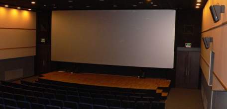 Уже завтра в ИКЦ "Прожектор" - три премьеры: фильмы "Доктор Лиза", "Дедушка Нелегкого поведения" и "Глубже!"