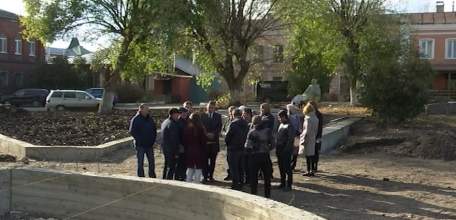 В Ельце прошла плановая проверка реконструкции скверов Бунина и Соломенцева