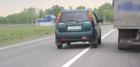 С 27 по 28 октября ГИБДД Елецкого района особо пристально будет следить за выездом автомобилей на полосу встречного движения