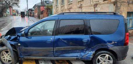 В Ельце на перекрестке в тройном столкновении пострадали четыре человека