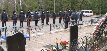 В Ельце почтили память погибших сотрудников ОМВД при выполнении служебных обязанностей