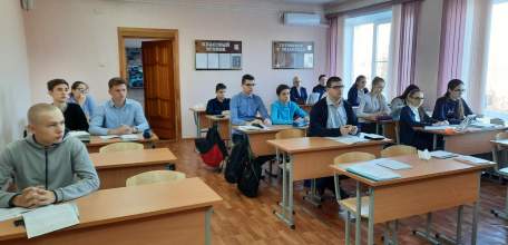 Сотрудники Елецкого ЛО МВД России на транспорте провели лекцию по повышению киберграмотности среди школьников