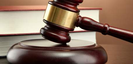 Вынесен обвинительный приговор в отношении мошенника, обманувшего гражданку при монтаже натяжных потолков