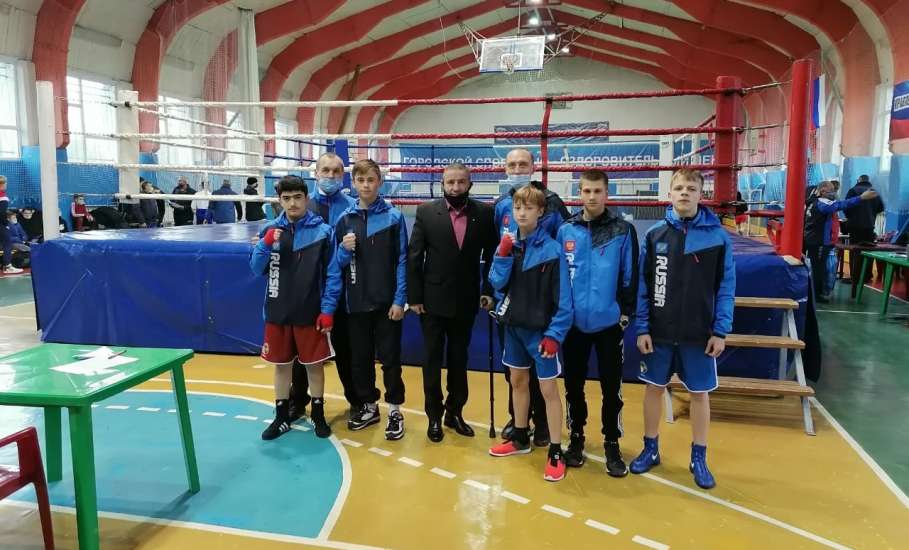 Команда клуба "Кристалл Елец" успешно выступила на соревнованиях по боксу в Орле