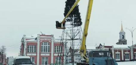 Новый год к нам мчится: в Ельце продолжаются работы по подготовке к празднику