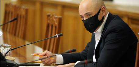 Игорь Артамонов поручил усилить контроль за соблюдением санитарных норм