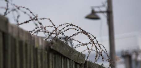 1 год и 10 месяцев в колонии строгого режима проведет ельчанин за кражу со взломом