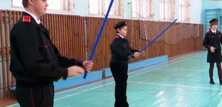 «С шашкой наголо»: в кадетских классах школы №8 учатся искусству владения казачьим оружием