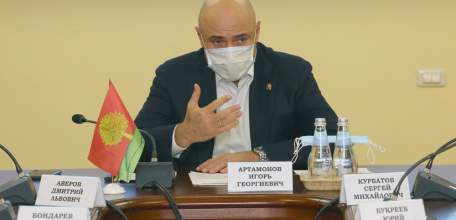 Игорь Артамонов обсудил с рестораторами правила проведения новогодних корпоративов