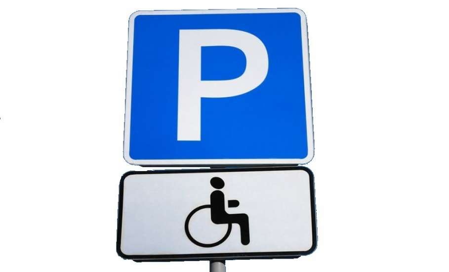 Сегодня в Ельце проходит мероприятие ГИБДД по проверке правил парковки на местах, отведенных для парковки транспорта инвалидов