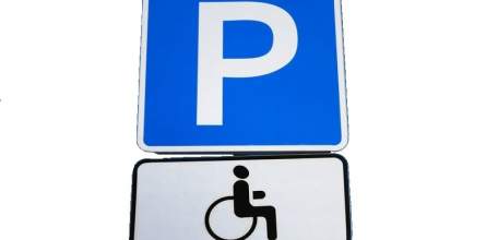 Сегодня в Ельце проходит мероприятие ГИБДД по проверке правил парковки на местах, отведенных для парковки транспорта инвалидов