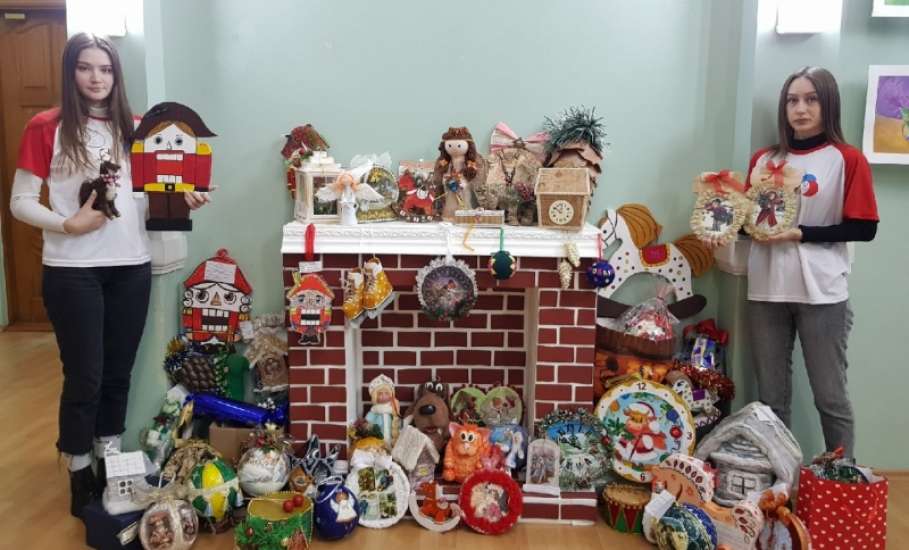 В Доме пионеров и школьников города Ельца подвели итоги ежегодный конкурс декоративно-прикладного творчества «Новогодняя игрушка»