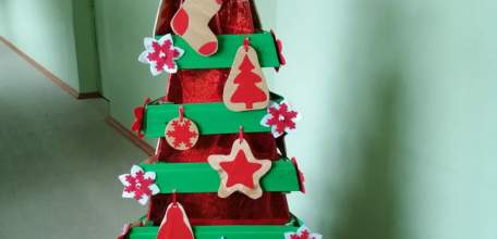 В Ельце подведены итоги городского конкурса «Парад новогодних ёлок» среди образовательных учреждений