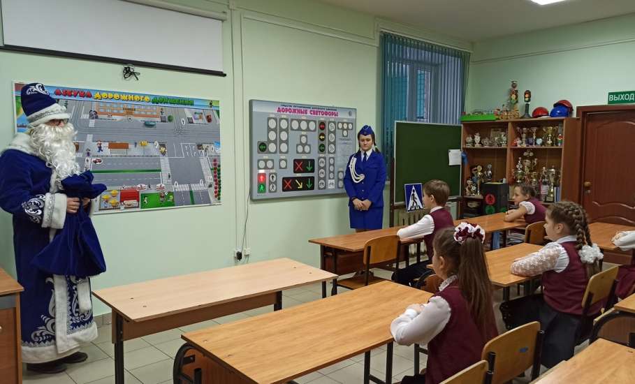 В школах Ельца проходят инструктажи по безопасности дорожного движения и уроки дорожной безопасности