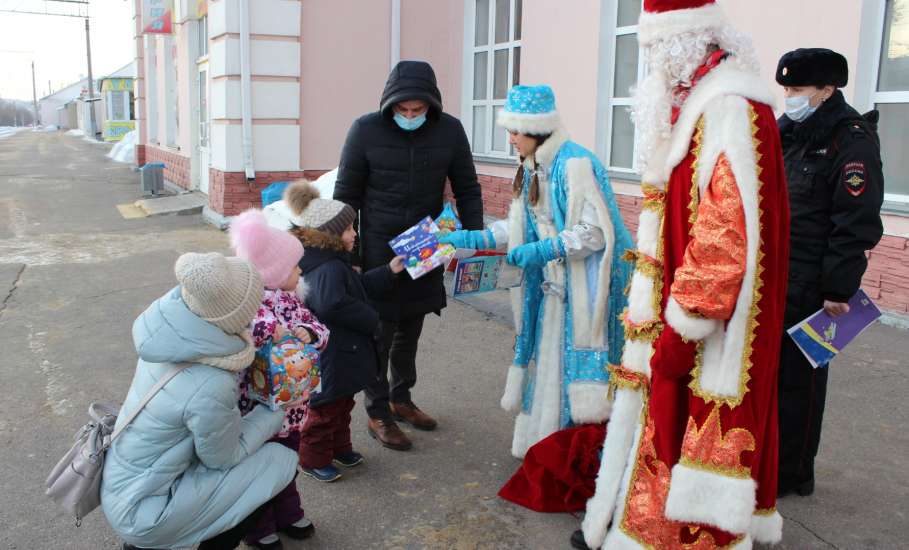 Елецкий линейный отдел присоединился к  Всероссийской акции «Полицейский Дед Мороз»!