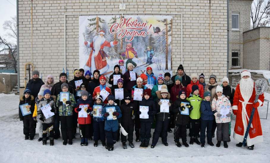Дед Мороз провел "Новогоднюю лыжную гонку" в спортивной школе №2 г. Ельца
