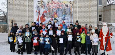 Дед Мороз провел "Новогоднюю лыжную гонку" в спортивной школе №2 г. Ельца