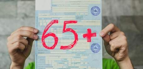 Работающим гражданам 65 лет и старше больничные будут продлены до 13 января