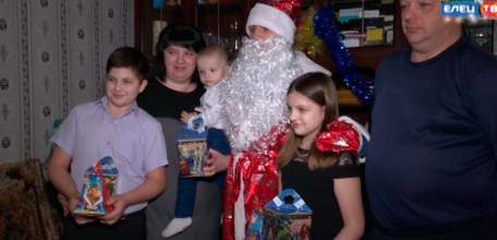 «Спасибо врачам»: волонтёры «Единой России» продолжают поздравлять многодетные семьи медработников с Новым годом
