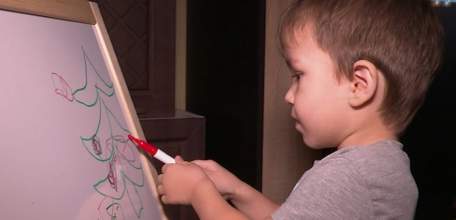 Мольберт юному художнику: благодаря «Ёлке желаний» исполнилась мечта Егора Кочетова