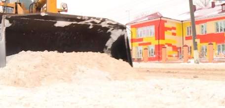 Елец накрыло снежным одеялом: на борьбу с последствиями снегопада вышла уборочная техника города