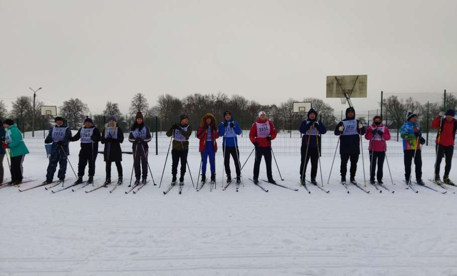 В Ельце в рамках спартакиады работников образования прошли соревнования по лыжным гонкам