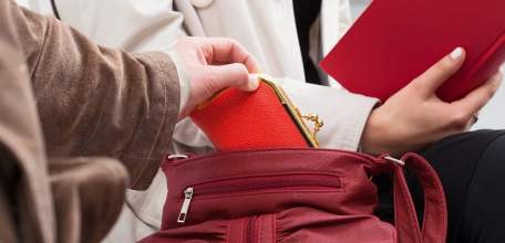 В Ельце задержана гражданка за кражу кошелька из сумки в маршрутке