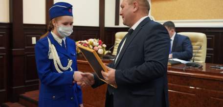 Призеров всероссийских детских мероприятий по основам дорожной безопасности и их наставников наградил начальник УМВД России по Липецкой области