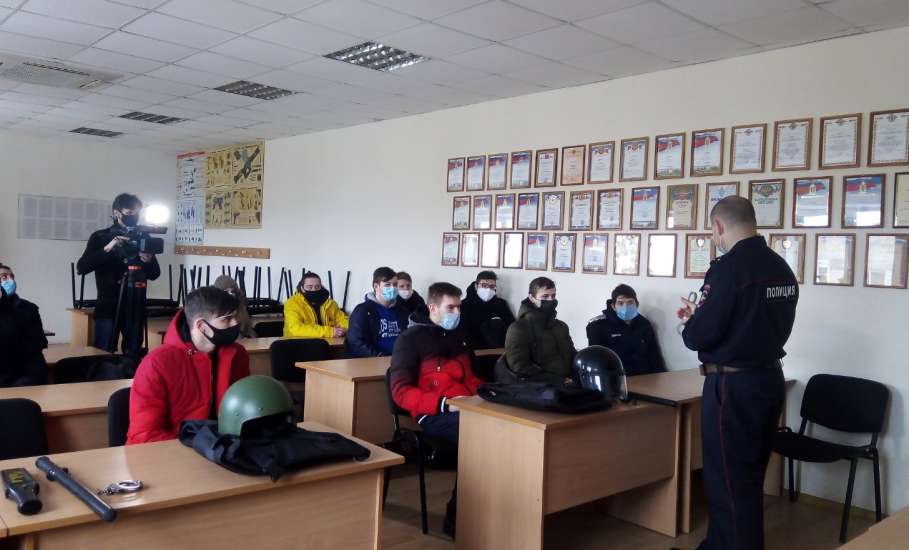 Акция МВД России «Студенческий десант» прошла для учащихся «Елецкого лицея сферы бытовых услуг»