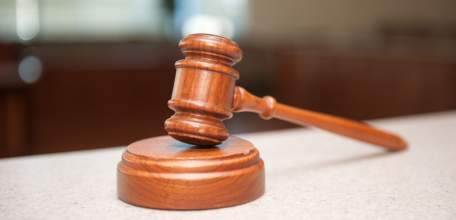 Суд вынес приговор ельчанину за кражу облучателя из поликлиники