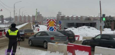 От тысячи до лишения: сотрудники ГИБДД провели рейд по соблюдению ПДД на автомобильном мосту