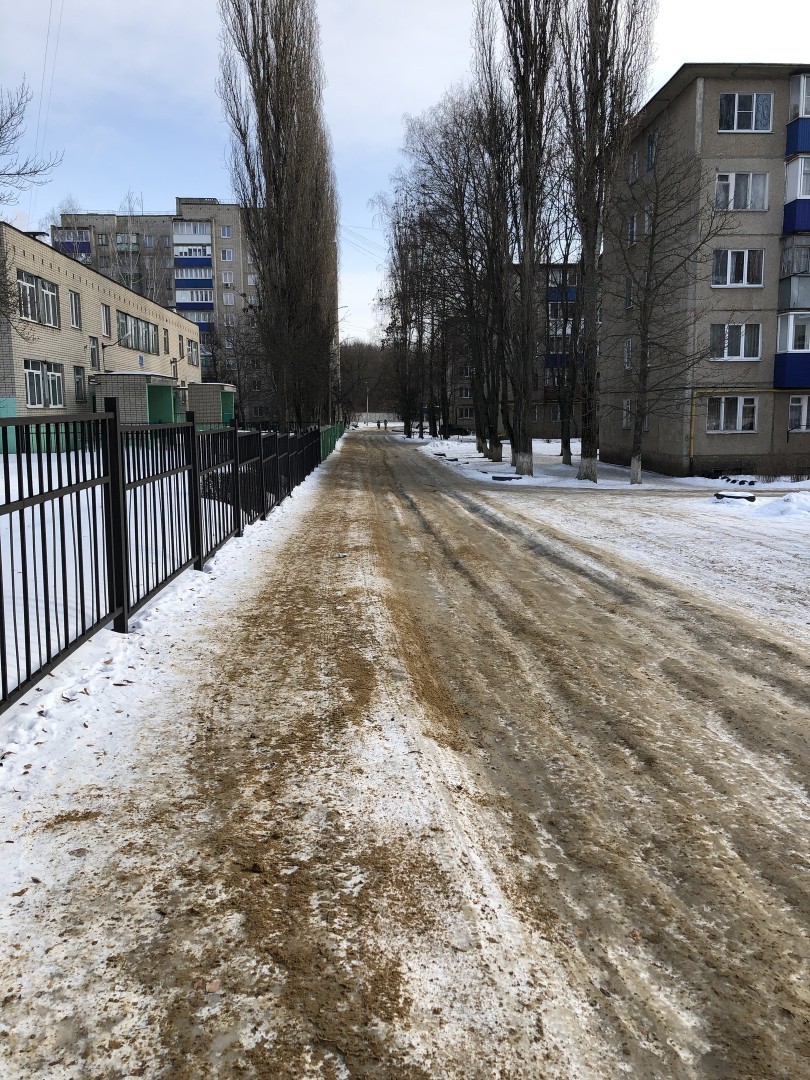 Обледенелые дороги в Ельце начали посыпать песком... или не начали? /  Новости