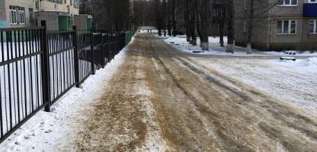 Обледенелые дороги в Ельце начали посыпать песком... или не начали?