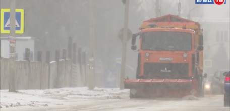 Город накрывает снегом: коммунальщики приступили к ликвидации последствий метели