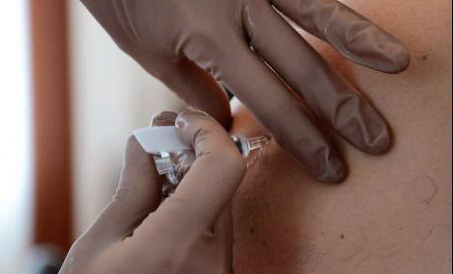 Сотрудники соцзащиты и их подопечные проходят вакцинацию от Covid-19