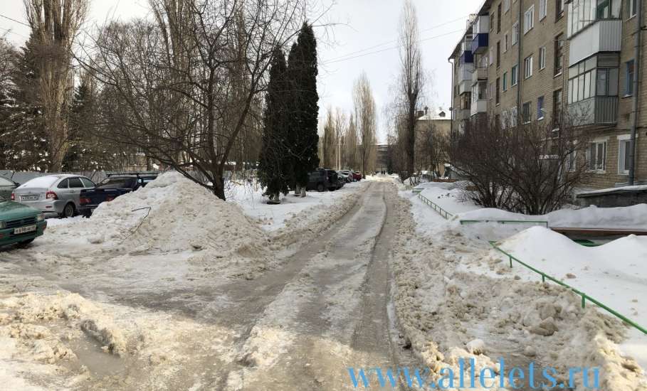 Снег с улиц и тротуаров Ельца не вывезен