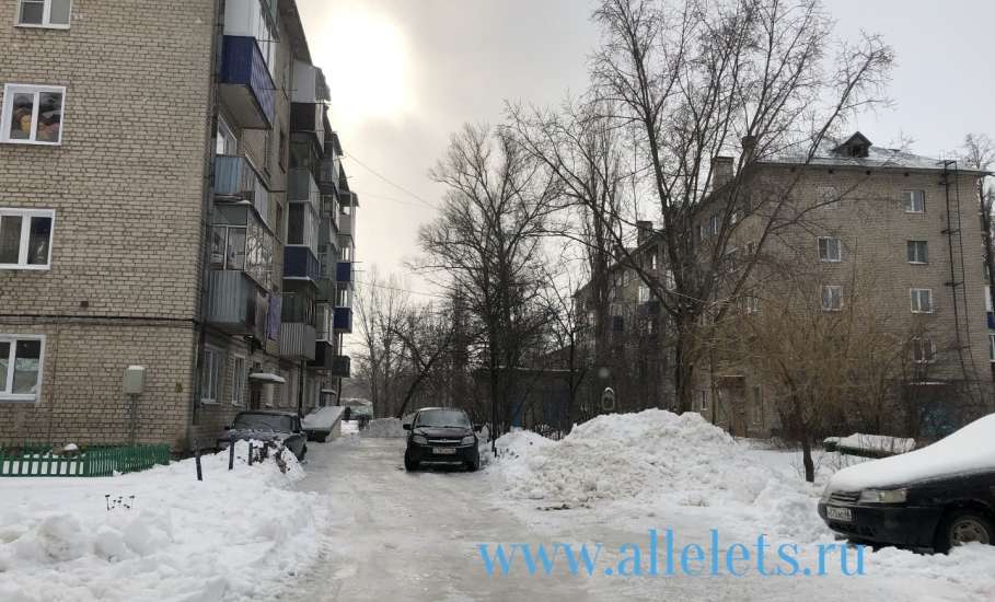 Снег с улиц и тротуаров Ельца не вывезен