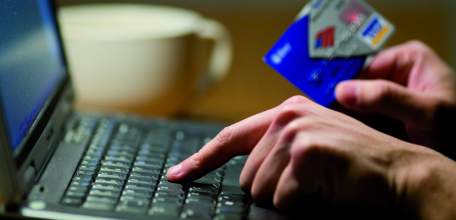 У ельчанина украли деньги с банковского счета при покупке онлайн билета на самолет