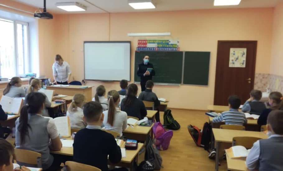 В Ельце сотрудниками отделения по делам несовершеннолетних ОМВД России проводится мероприятие «Семья»