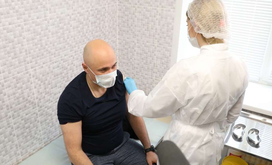 Игорь Артамонов сделал прививку от коронавируса