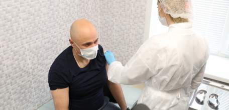 Игорь Артамонов сделал прививку от коронавируса