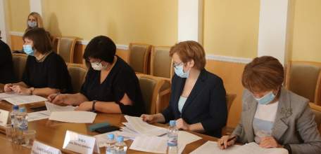 В Липецкой области увеличат должностные оклады врачей, учителей и соцработников