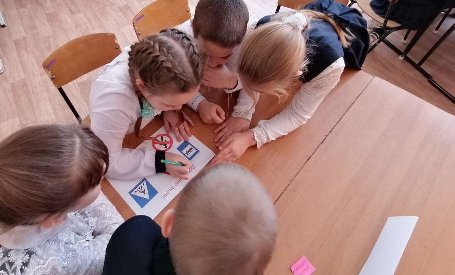 В Елецком районе школьники приняли участие в игре-викторине «Знатоки ПДД»