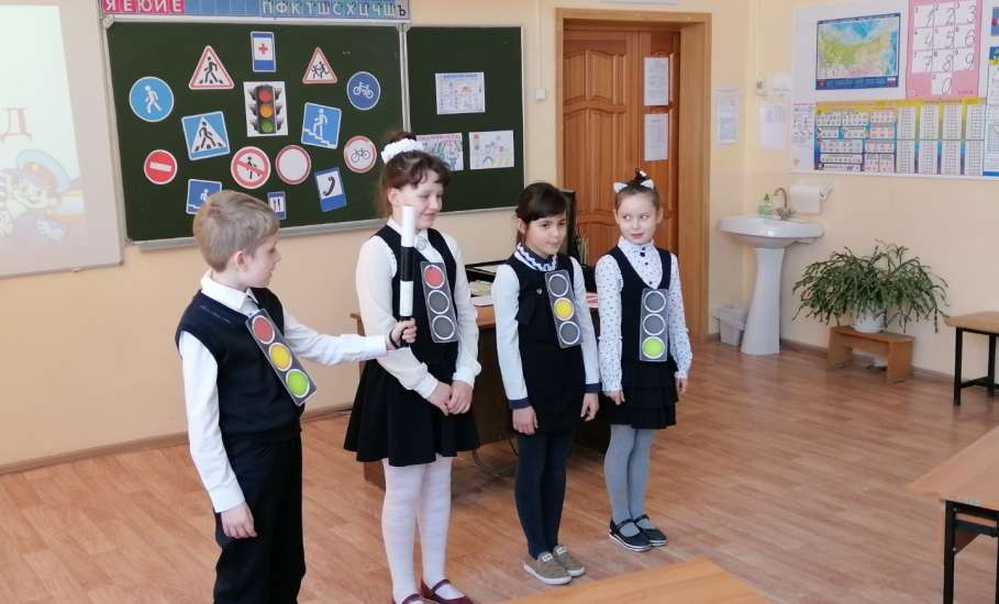 В Елецком районе школьники приняли участие в игре-викторине «Знатоки ПДД»